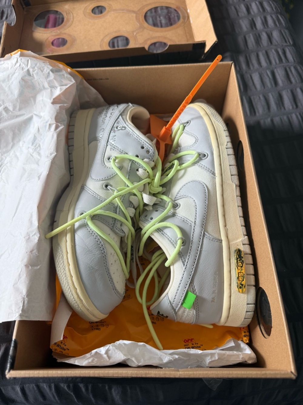 Off-White Nike dunk low — men’s 6.5/womens 8